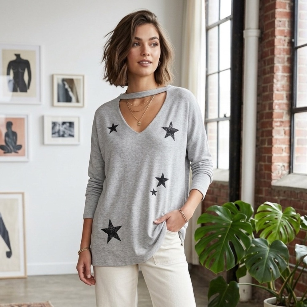 1.4.3. Story by Line Up Light Gray V-Neck Star Print Sweater